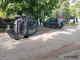 Лек автомобил се обърна след катастрофа до училище в Казанлък 
