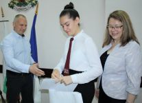 Областният управител награди ученици на ПГЛПТ Казанлък