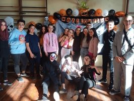 Учениците от ПГЛПТ отбелязаха с парти празника Хелоуин