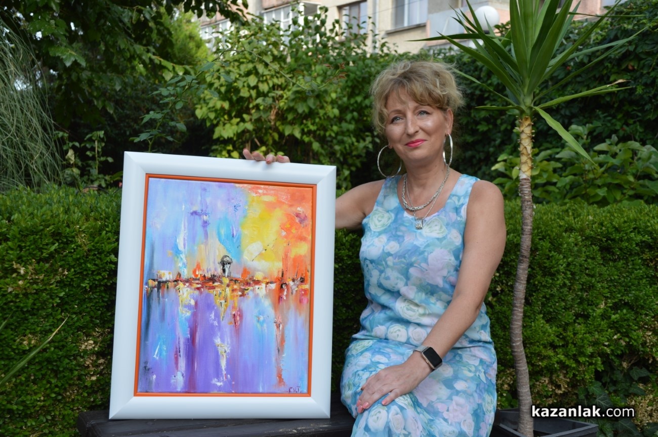 Казанлъчанката Галина Тишева представя първа авторска изложба в Музей ...