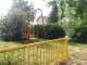 Деца освежиха кварталната си детска площадка в Шипка