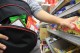 Непълнолетна се опита да отмъкне хранителни стоки от магазин