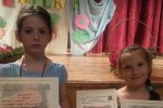 Награди за деца от школата за забавна песен при НЧ „Възродена Искра - 2000”