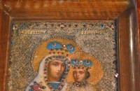 Икона на Богородица от мъниста привлича туристи в Казанлък / Новини от Казанлък