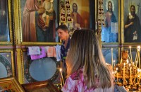 Икона на Богородица от мъниста привлича туристи в Казанлък / Новини от Казанлък