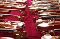 Уникална 300-годишна цигулка в Казанлък