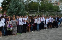 Преподаватели и ученици приветстваха новата учебна година в ПГ “Иван Хаджиенов“ / Новини от Казанлък