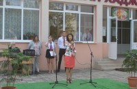Преподаватели и ученици приветстваха новата учебна година в ПГ “Иван Хаджиенов“