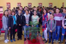 Журналистът Генка Шикерова се срещна с учениците на ПГ “Иван Хаджиенов“ / Новини от Казанлък
