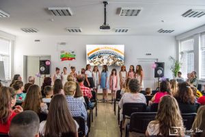 Ученички от МГ-то с първи самостоятелен вокален концерт / Новини от Казанлък