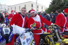 Мото-Дядо Коледовците зарадваха над 600 деца в Казанлък / Новини от Казанлък
