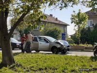 Шофьор се заби в задницата на Рено Клио / Новини от Казанлък