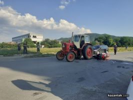 Моторист пострада при катастрофа на входа на Бузовград / ОБНОВЕНА / Новини от Казанлък