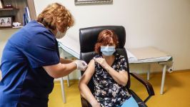 25 медици са първите ваксинирани в Стара Загора / Новини от Казанлък