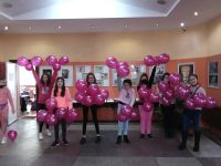 В Деня на розовата фланелка, учениците от ОУ “Георги Кирков“ казаха “Не на тормоза“ / Новини от Казанлък