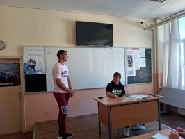 Ученици и учители си размениха ролите в ПГ „Иван Хаджиенов” / Новини от Казанлък