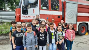 Ученици от ОУ “Георги Кирков“ гледаха надпреварата на огнеборците в Казанлък