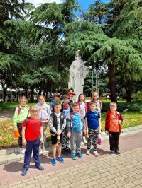 Учениците на ОУ “Георги Кирков“ посещават знакови места в заниманията по интереси