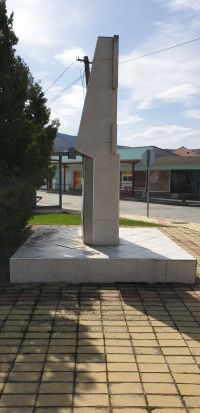 Обновен паметник посреща жителите и гостите на с. Розово / Новини от Казанлък