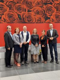 Над 150 казанлъшки рози ще радват посетителите на летище Бургас / Новини от Казанлък