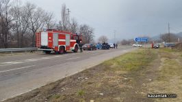 Жена бе затисната в кола след катастрофа на разклона на Крън / ОБНОВЕНА / Новини от Казанлък