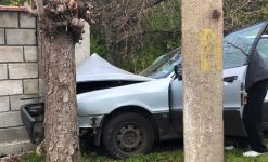Почерпен шофьор “паркира“ колата си в ограда