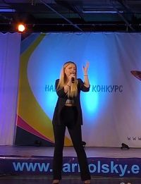 Певицата от школа “Орфей“ Рени Петрова спечели стипендия от МОН