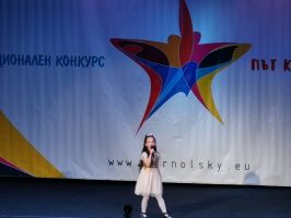 Певицата от школа “Орфей“ Рени Петрова спечели стипендия от МОН / Новини от Казанлък