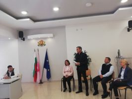 Първо заседание на новия Младежки общински съвет в Казанлък / Новини от Казанлък