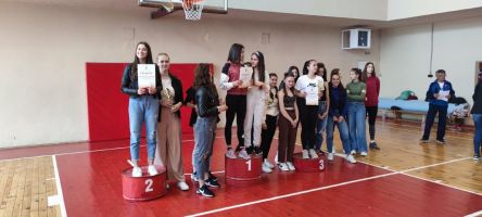 Емоционален финал на общинските първенства по волейбол и тенис на маса / Новини от Казанлък