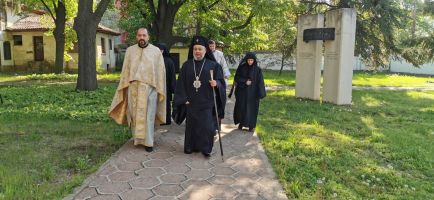 Днес, Томина Неделя, Митрополит Киприан оглави литургия в Казанлък