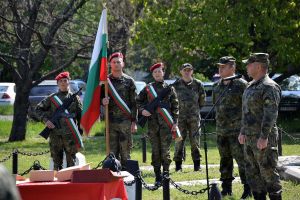 Наградиха военнослужещи по случай 6 май в казанлъшкото поделение  / Новини от Казанлък