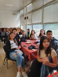 Зрелостниците от ПГЛПТ показаха в специални мастър класове наученото в Португалия / Новини от Казанлък