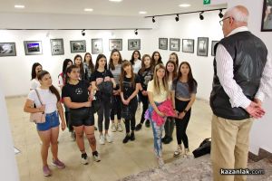 Кандидатките за Царица Роза 2022 посетиха културни институти в града 