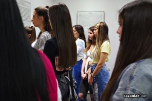 Кандидатките за Царица Роза 2022 посетиха културни институти в града  / Новини от Казанлък