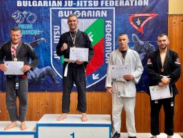 Sandev Fight Team с шампионски титли от републиканското по жиу жицу / Новини от Казанлък