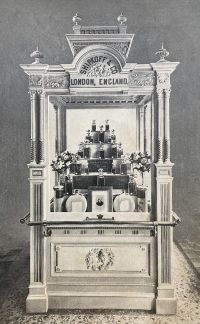Дървеният щанд от 1893 г. на розопроизводителя Кънчо Шипков оживя в изложба  / Новини от Казанлък