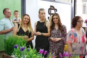 Млади, свежи, амбициозни - екипът на най-новия салон за красота в Казанлък “Studio Di“  / Новини от Казанлък
