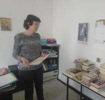 Инициативата на Училище Европа дари на библиотеката търсени заглавия / Новини от Казанлък