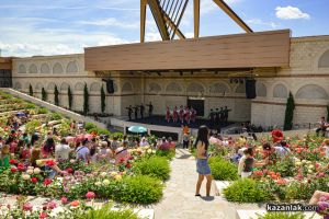 Над 8 000 гости посетиха Дни на розата в Дамасцена / Новини от Казанлък