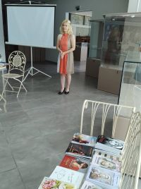 Казанлъшката публика посрещна топло авторката Ивелина Радионова / Новини от Казанлък