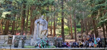 Родолюбиви българи се поклониха пред подвига на Хаджи Димитър и неговите четници днес / Новини от Казанлък