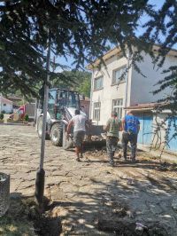 Ремонтират площада в село Турия / Новини от Казанлък