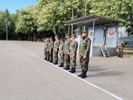 Лейтенанти от НВУ „Васил Левски” попълниха редиците на 61-ва Стрямска механизирана бригада в Казанлък / Новини от Казанлък