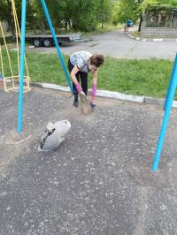Шипченци почистиха и облагородиха детския парк в града / Новини от Казанлък