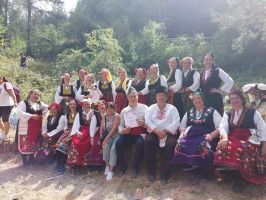Фолклорните ни танцьори се завърнаха със злато и грамоти от Копривщица / Новини от Казанлък