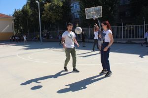 Ученици и преподаватели от ОУ „Георги Кирков“ спортуваха заедно днес / Новини от Казанлък