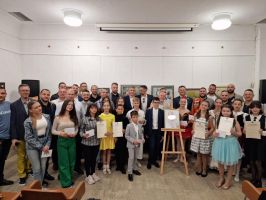 Близо 8 000 лв. раздаде фондация “Георги Пейчинов“ на талантливите деца на Казанлък