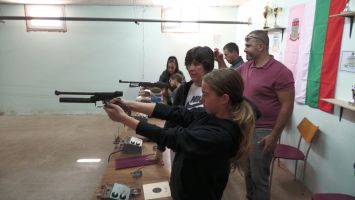 Клуб по спортна стрелба “Севтополис“ отбеляза своя 15-годишен рожден ден / Новини от Казанлък