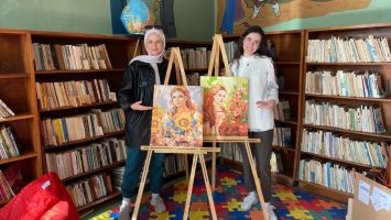 Доброволките от Шейново показаха красотата на българската жена в картини 